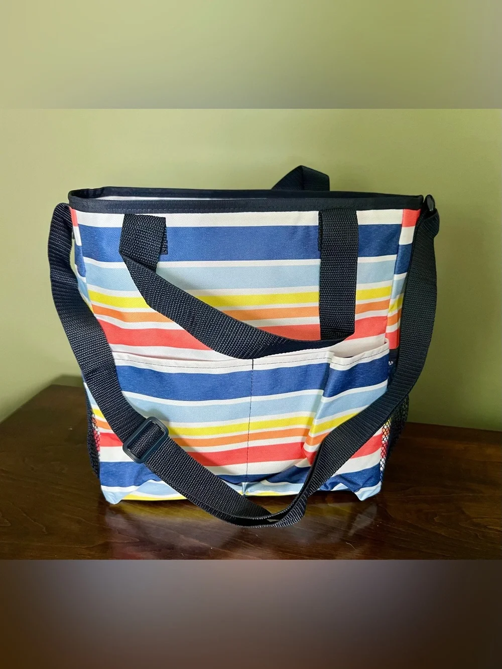 Thirty-one small utility tote w/long carry strap